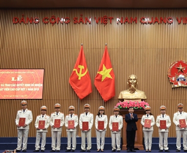 Công bố và trao Quyết định bổ nhiệm Kiểm sát viên cao cấp